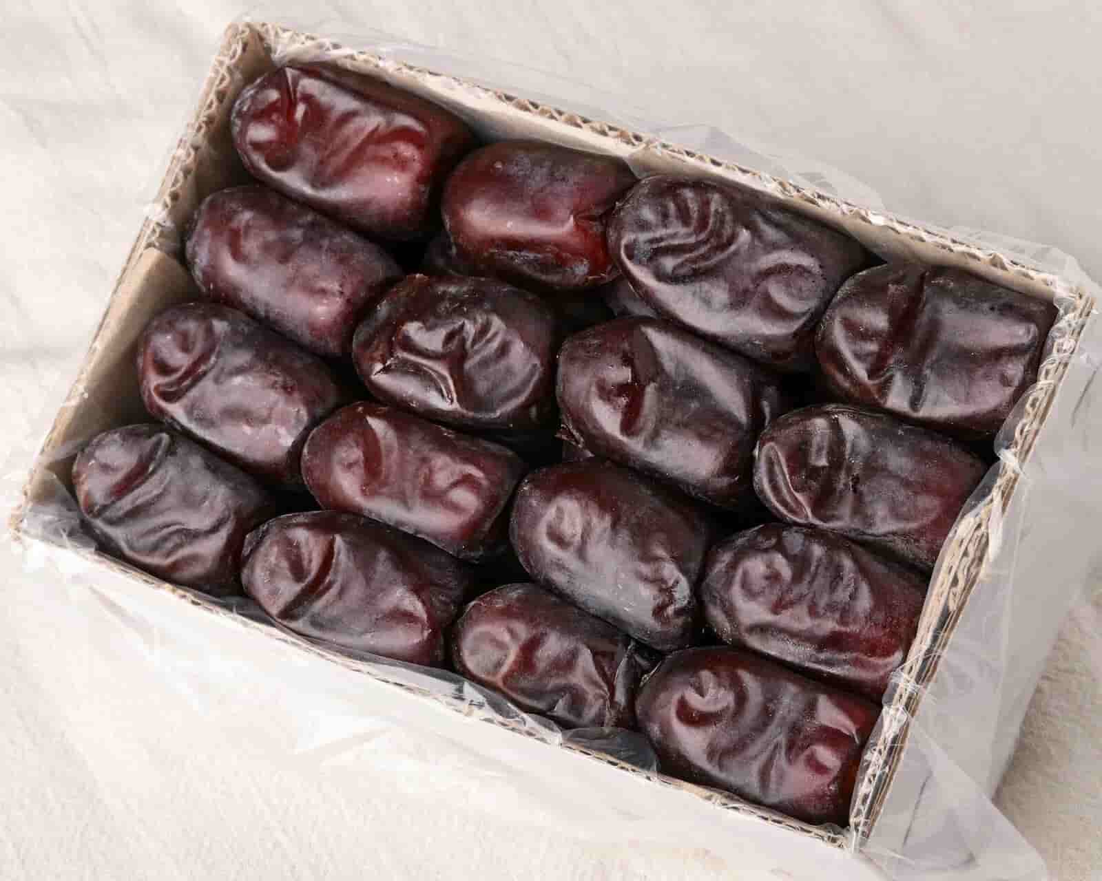 تصویر 1 از خرما مضافتی درشت با اندازه قابل توجه و بافت ویژه